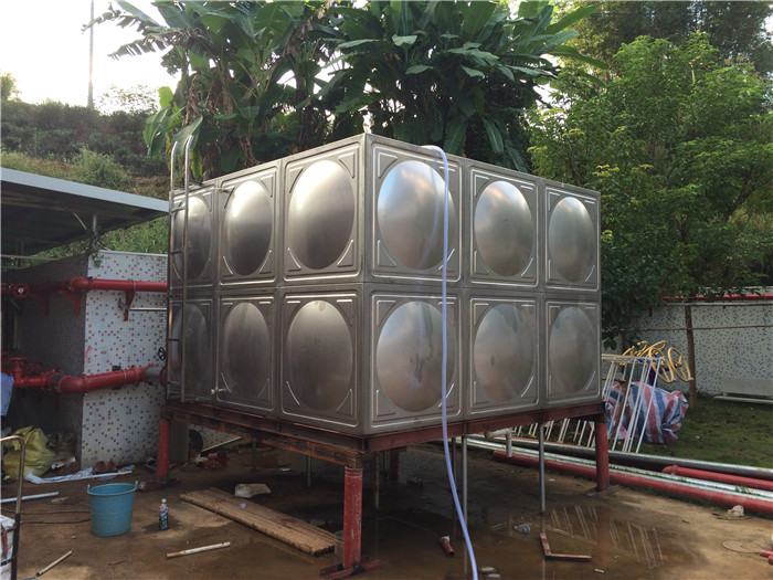 為什么不銹鋼水箱價(jià)格高？